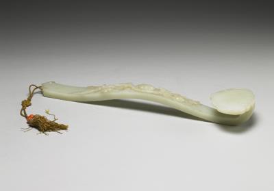 图片[2]-Jade spirit-fungus ruyi scepter inscribed with imperial poetry and carved floral decor, Qing dynasty, Qianlong reign (1736-1795)-China Archive